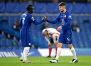 Le duo de milieux de terrain de Chelsea Jorginho et N'golo Kante terminent tous les deux dans le top 5 des votes du Ballon d'Or
