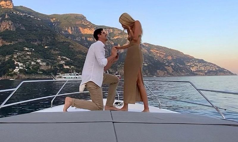 Thibaut courtois fait la demande en mariage à Michel