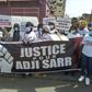 Des supportrices d'Adji Sarr brandissent une banderole de soutien où il est écrit -Justice pour Adji Sarr-