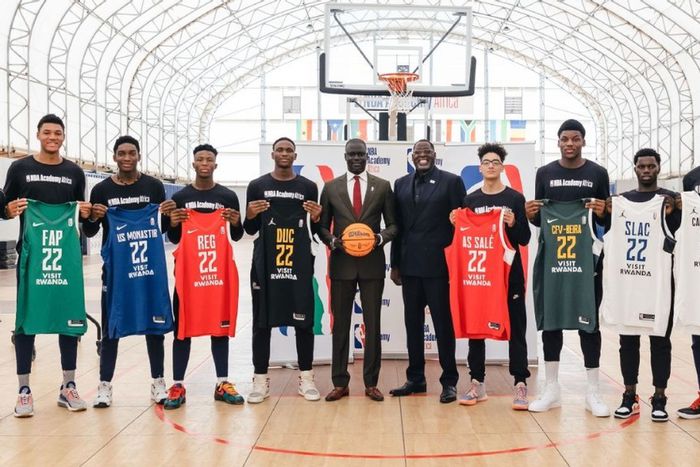 Les jeunes joueurs de la NBA Academy qui iront rejoindre chacun une équipe de la BAL en vue du programme BAL Elevate