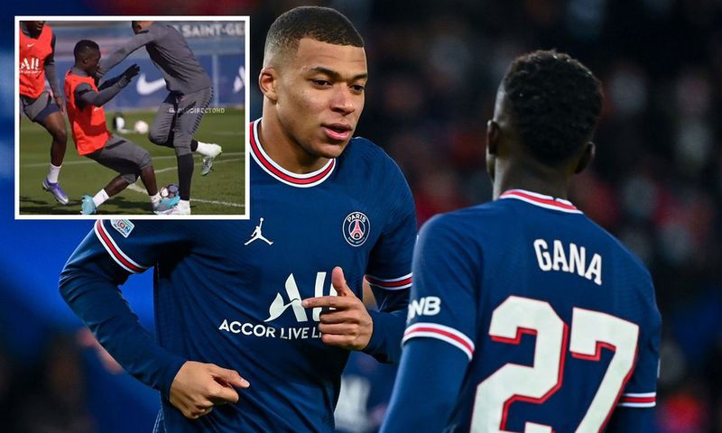 Idrissa Gana Guèye blesse Kylian Mbappé à l'entraînement sans faire exprès
