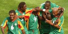 Alassane Ndour célèbre un but avec les Lions