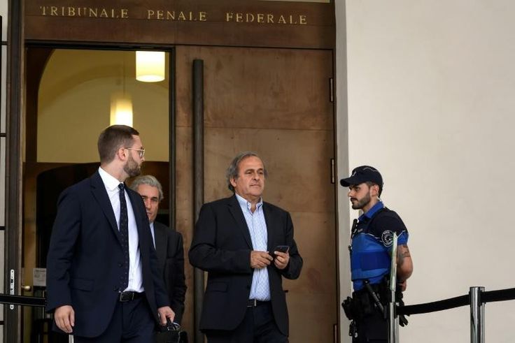 Michel Platini sortant du Tribunal