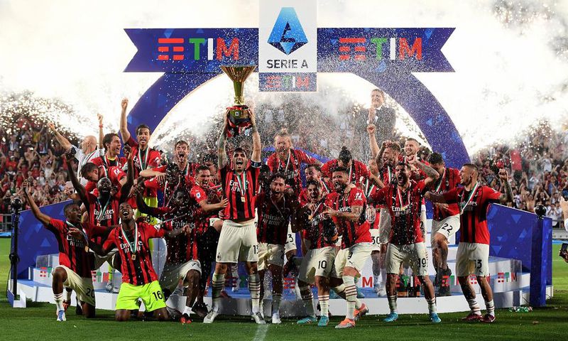AC MILAN win 2022 Scudetto