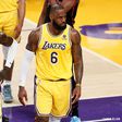 Wenyen Gabriel au coté de LeBron James (LA Lakers)