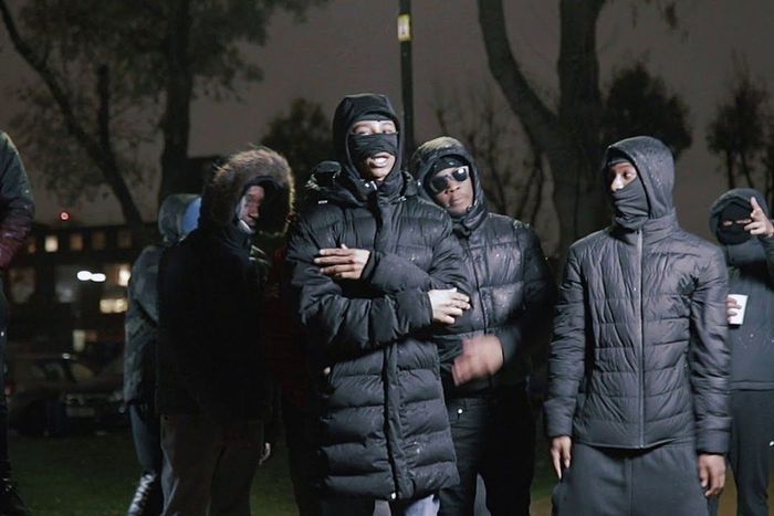 Artiste Drill masqué pour éviter de se faire reconnaitre par la justice