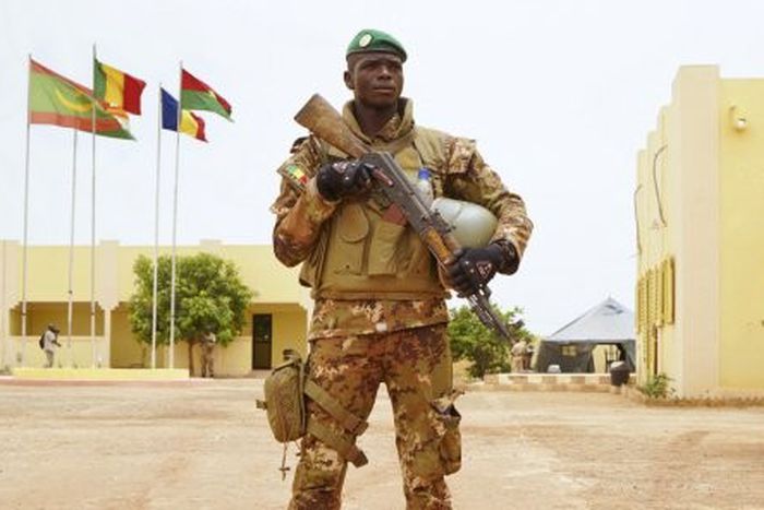 Entrée d’un poste de commandement du G5 Sahel à Sévaré, au Mali. © SEBASTIEN RIEUSSEC / AFP
