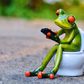 grenouille sur des toilettes avec son smartphone field image principale 1