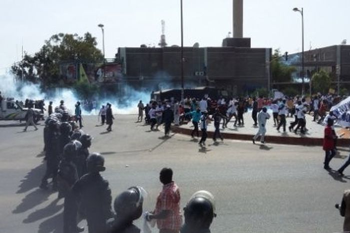 La police disperse des manifestants de l'opposition à l'aide de grenades lacrymogènes en 2016 (illustration)