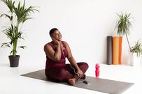 Une femme qui pratique le sport illustration)