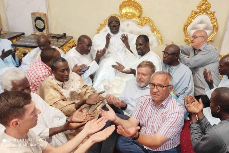 Délégation russe et ukrainienne chez Serigne Mountakha