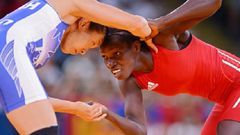 Isabelle Sambou en rouge