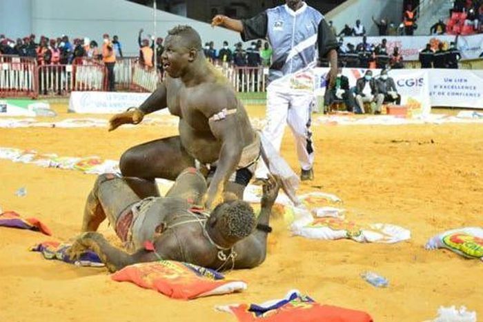 Bombardier qui terrasse Balla Gaye 2