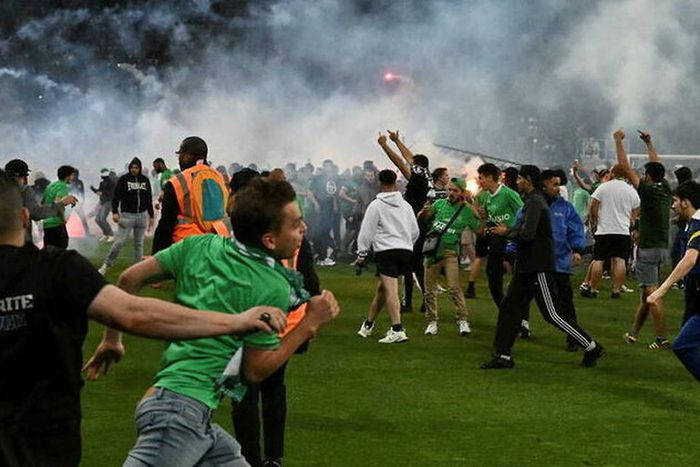 Incidents apres le match de barrage As Saint Etienne vs Auxerre