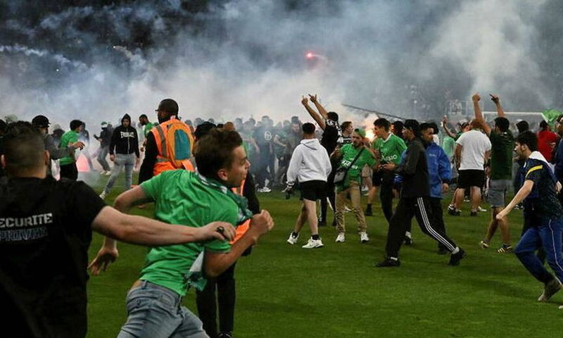 Incidents apres le match de barrage As Saint Etienne vs Auxerre