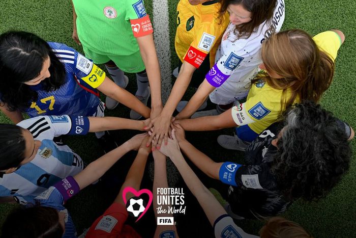 football-unites-the-world-girls-with-armbands