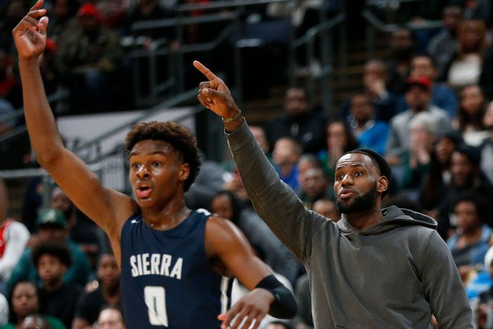 LeBron James confirme son souhait de vouloir jouer avec son fils Bronny avant sa retraite