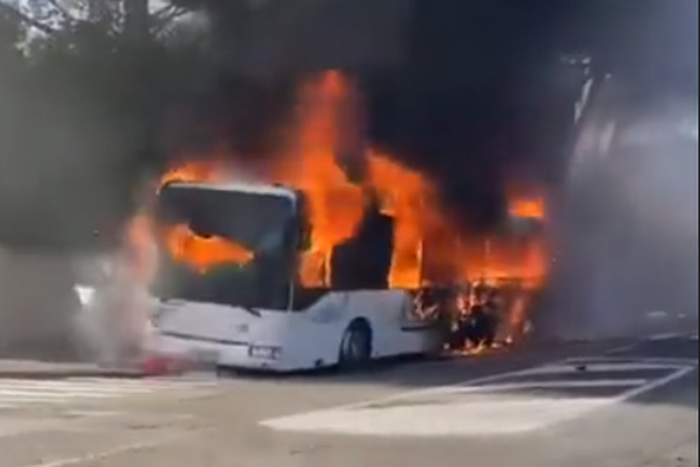 bus en flammes