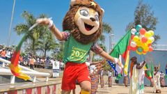 La mascotte Mola fait son show au Cameroun