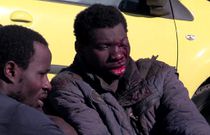 Des migrants subsahariens, le 2 mars 2022, à leur arrivée au Centre pour immigrés et demandeurs d'asile (CETI), à Melilla