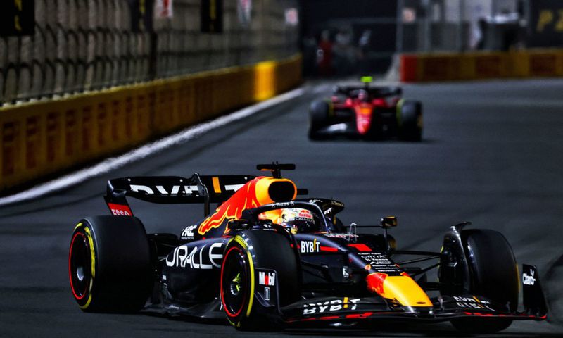 GP d'Arabie Saoudite, Verstappen dépasse Leclerc au 48è tour grâce notamment au DRS, le 27 mars 2022