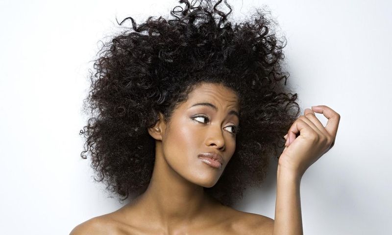 Le bicarbonate de soude pour lutter contre les cheveux qui tombent