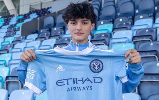New York City FC signe Maximo Carrizo tout juste agé de 14 ans