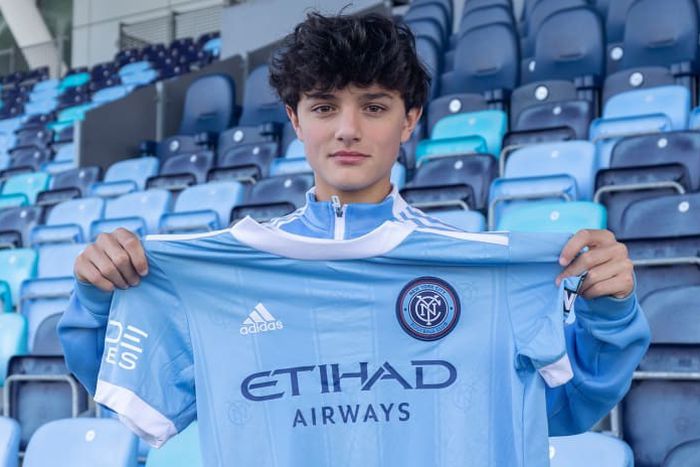 New York City FC signe Maximo Carrizo tout juste agé de 14 ans