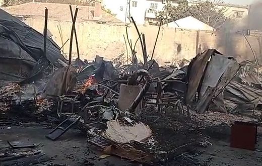 Dakar, le marché salle de vente ravagé par un incendie, mars 2022 (1)