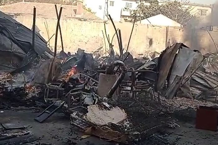 Dakar, le marché salle de vente ravagé par un incendie, mars 2022 (1)