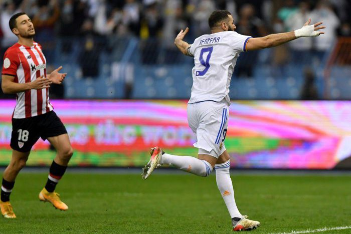 Karim Benzema scored a penalty as Real Madrid beat Athletic Bilbao to win the Spanish Super Cup on Sunday.