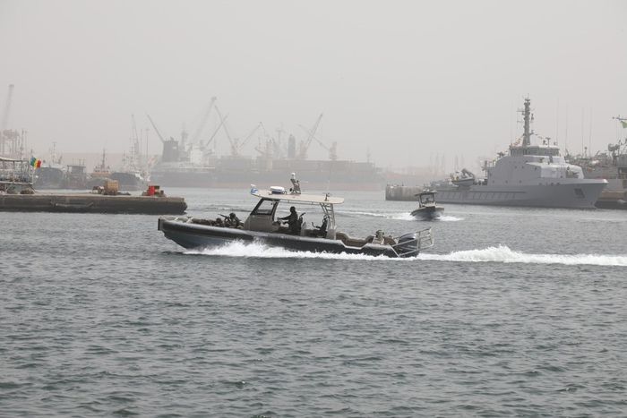 Démonstration des Forces Spéciales Mer sur le plan d'eau lors la cérémonie du 25è anniversaire de la Marine sénégalaise, le 03 mars 2021