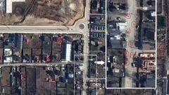 Une image satellite de Maxar Technologies révélée par le New York Times montre les corps de plusieurs habitants de Boutcha dans la rue Yablonska. Cette image a été prise le 19 mars 2022, alors que les troupes russes contrôlaient encore dans la ville. ©...