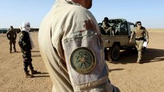 Des soldats français des forces spéciales Takuba lors d'un entraînement avec des soldats malien de la Fama, le 7 décembre 2021 à la base militaire de la Ménaka