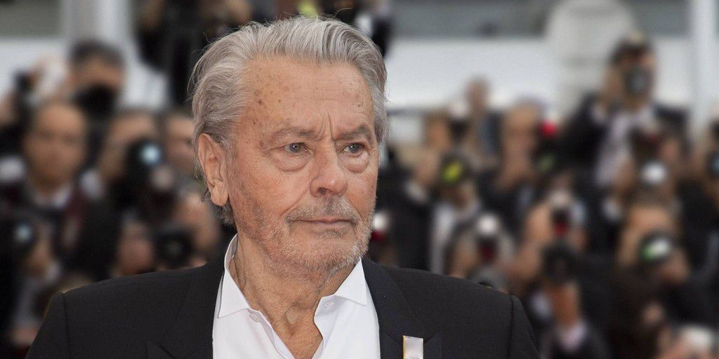 PORTRAIT-Alain-Delon-la-vie-hors-du-commun-de-l-icone-du-cinema-francais