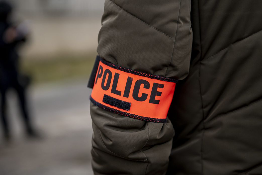 Sa mère refuse de lui donner de l’argent pour acheter sa drogue, il la tabasse