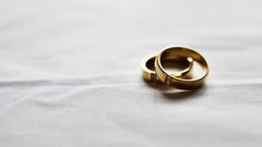 Their love story began when Isamu was still a schoolboy, and Midori, 21 years older than him, was the mother of one of his classmates