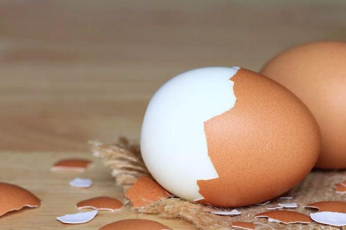 Peeling eggs perfectly can sometimes be a challenge [Fine Dining Lovers]