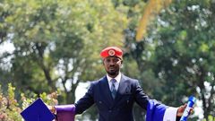 Bobi Wine graduates with law degree from Cavendish Univeristy