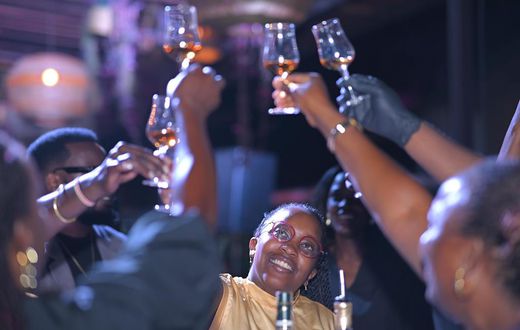 The evening, hosted by Wendy Angudeyo, the Lady Captain of Uganda Golf Club, was a delightful mix of celebration, whisky mentorship, and education.
