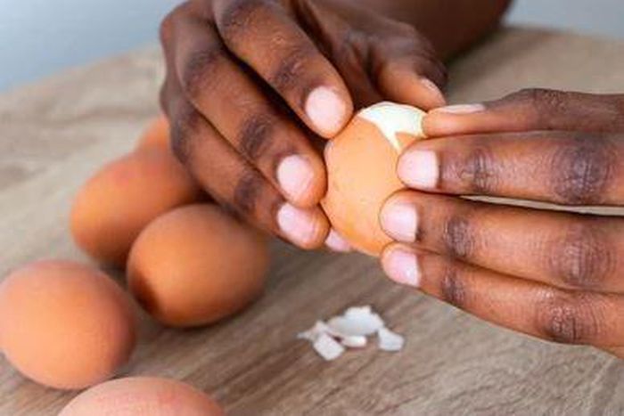 How to easily peel hard-boiled eggs? [Shutterstock]