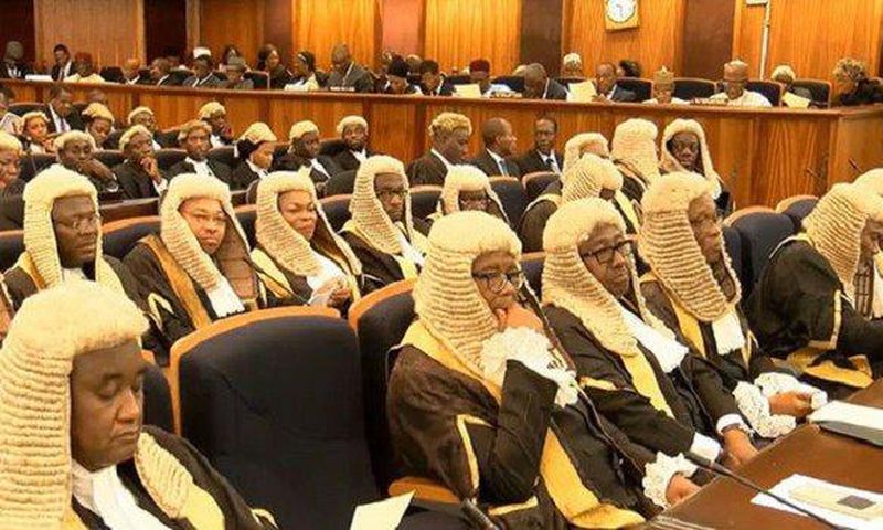 Why do lawyers wear wigs? [Quora]