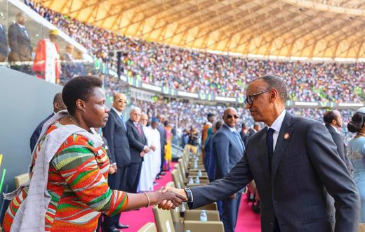President Paul Kagame welcomed Uganda's VP Jesicca Alupo at his inaugration on Sunday