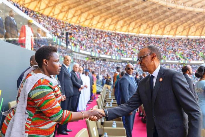 President Paul Kagame welcomed Uganda's VP Jesicca Alupo at his inaugration on Sunday