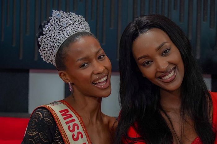 Natasha Nyonyozi poses with the outgoing Miss Uganda Hannah Karema