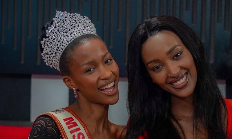 Natasha Nyonyozi poses with the outgoing Miss Uganda Hannah Karema