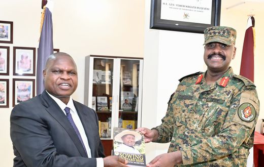 The meeting ended with an exchange of gifts