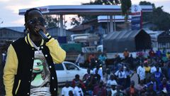 Locals pulled up in numbers to catch a glimpse of Eezzy, who brought pure energy to the heart of Layibi market.