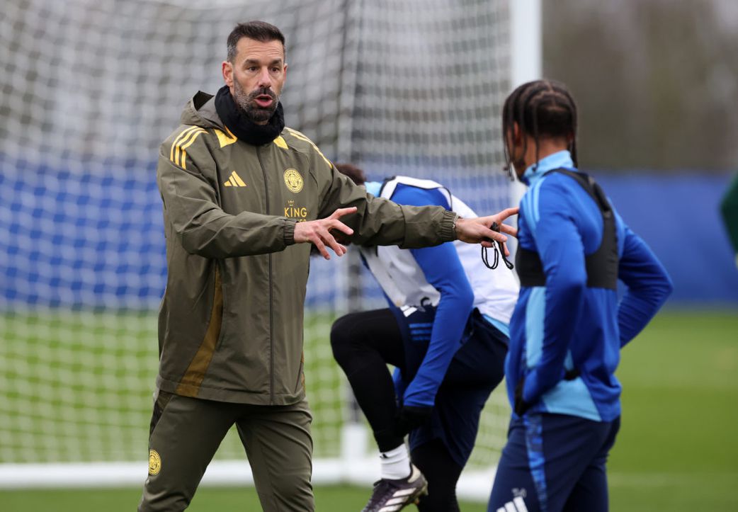 Man U face ex-manager Van Nistelrooy tonight; Here’s how to stream all FA Cup games