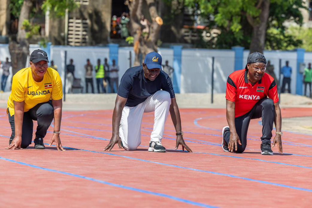Speaker Among (in yellow) at the start of the race